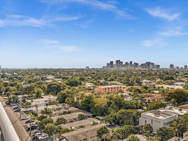 Building Photo - 900 NE 18th Ave