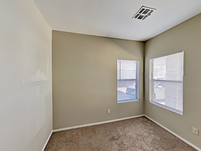 Building Photo - 2352 E Hazeltine Way