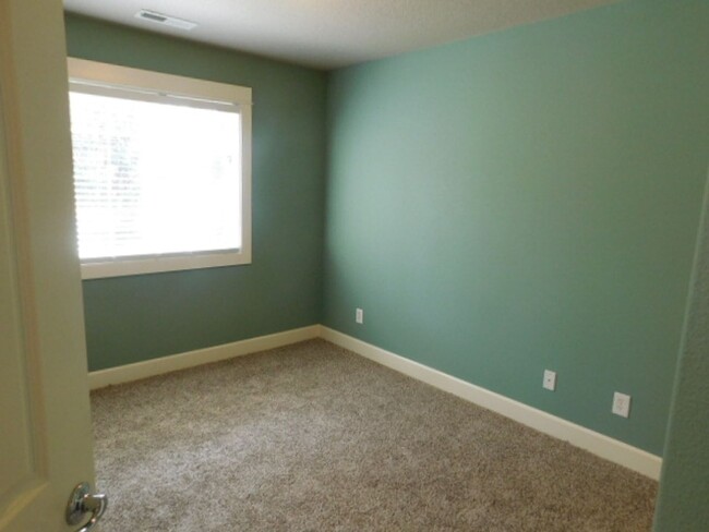 Building Photo - 4Bd/2.5Ba Two Story House - Available Soon!
