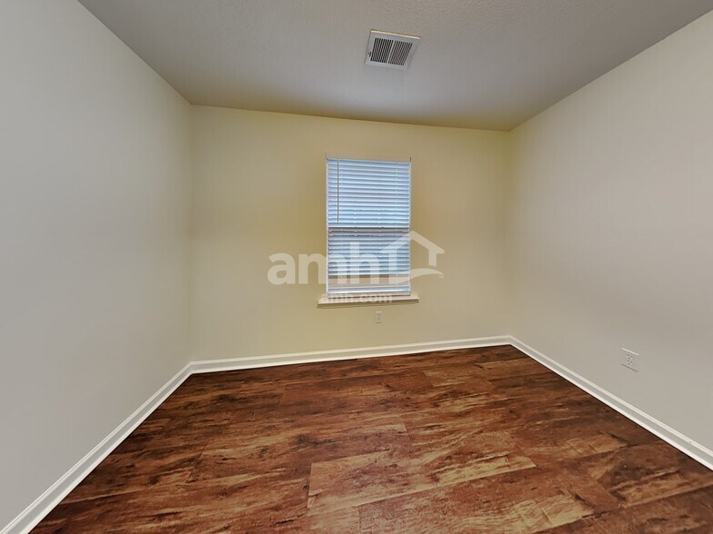 Building Photo - 200 Kingscreek Dr