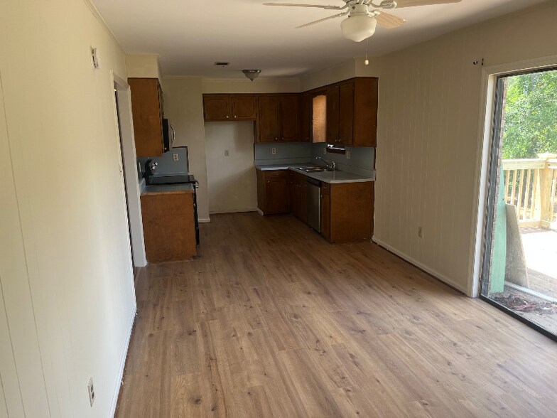 Building Photo - 4439 Shadowood Dr