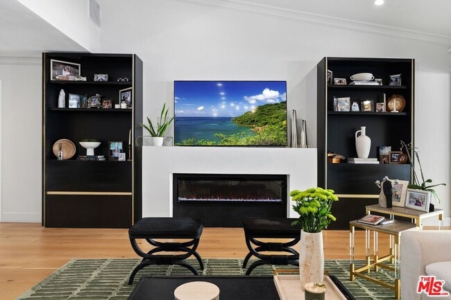 Building Photo - 2120 San Ysidro Dr