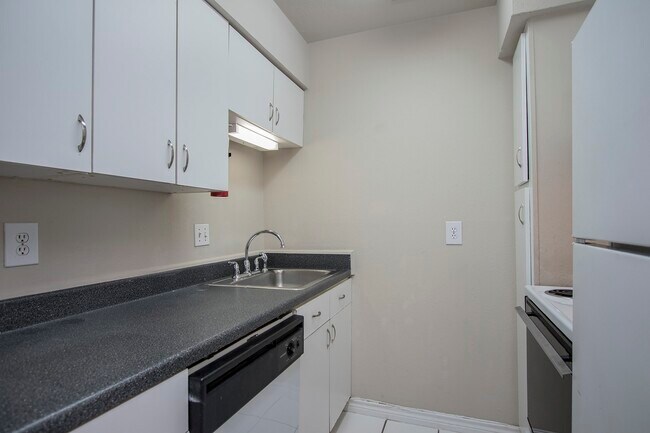 Building Photo - 1416 Hawthorne St