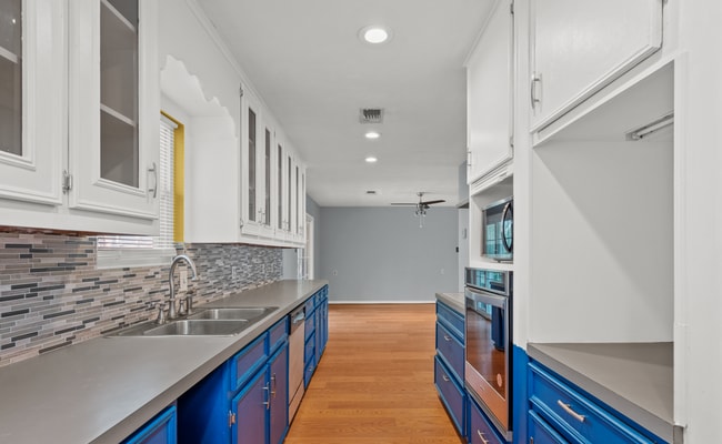 Building Photo - Great 3 Bedroom close to the Beach!