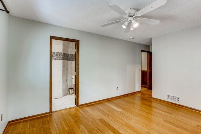 Building Photo - 490 Laurel Ave