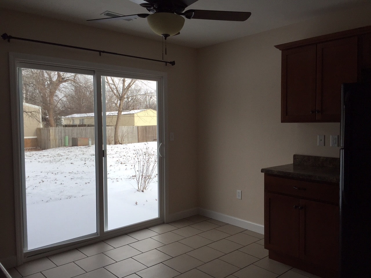 Building Photo - 423 Meadow Dr