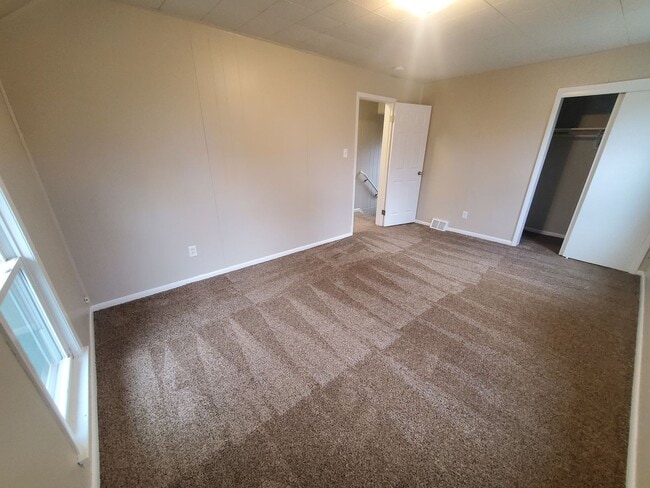 Building Photo - 4 Bedroom, 1 Bathroom home just South of Downtown!