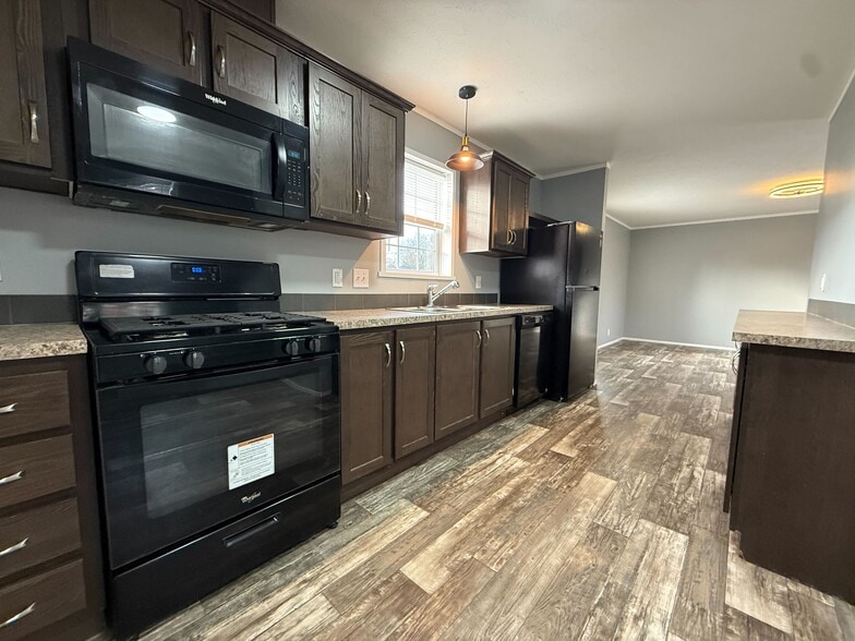 Building Photo - 11853 Cascade Cir