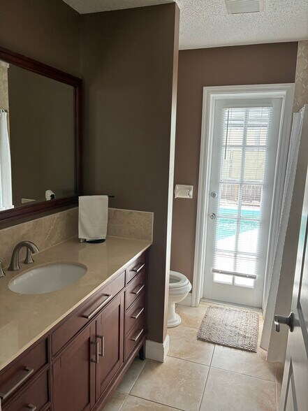 Building Photo - 105 N Bay Hills Blvd