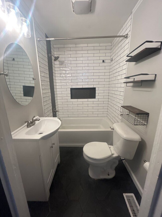 Building Photo - 266 Lilly Way