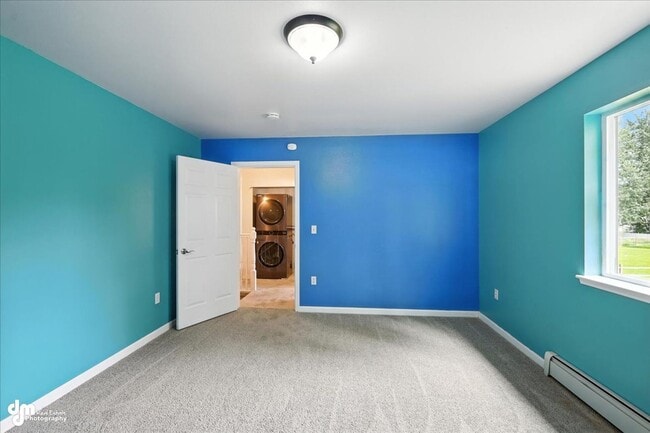 Building Photo - Spacious Palmer Home!