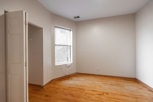 Building Photo - 1010 N Kedzie Ave