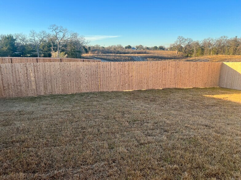 Building Photo - 1308 Kingsgate Dr