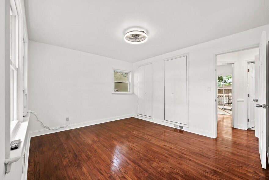 Building Photo - 53 Oneida Ave