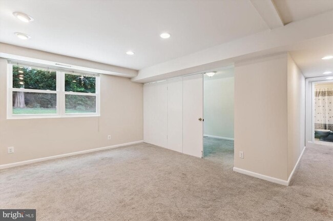 Building Photo - 6916 Southridge Dr