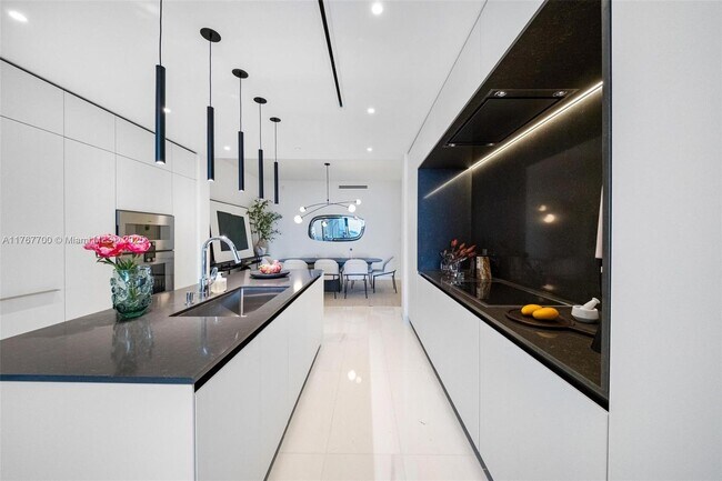 Building Photo - 300 Biscayne Blvd Way