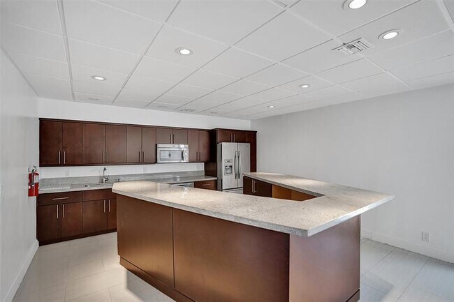 Building Photo - 3015 N Ocean Blvd