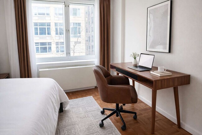 Building Photo - 350 W 43rd St