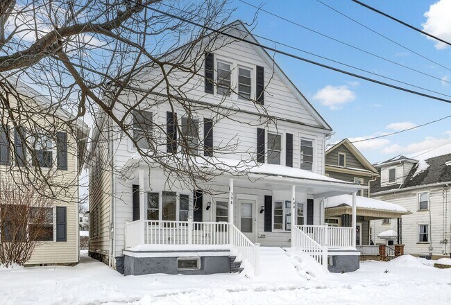 Building Photo - 398-400 N. Maple Ave