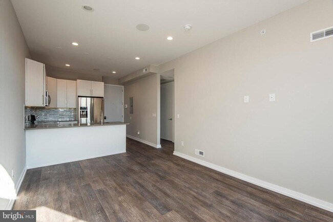 Building Photo - 1340 S 13th St