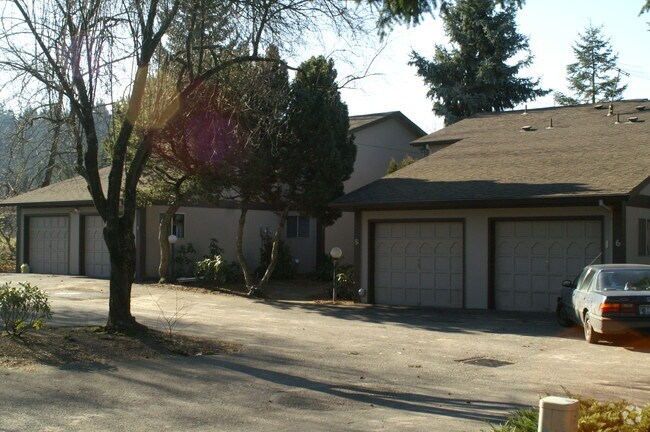 Primary Photo - Jennifer Woods Condominium