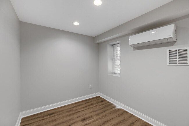 Building Photo - 536 Madison Ave
