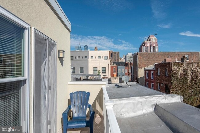 Building Photo - 714 S Hicks St
