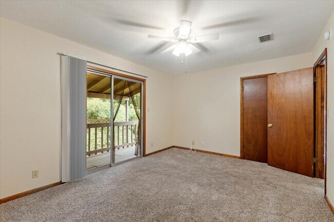 Building Photo - 1557 Live Oak Dr