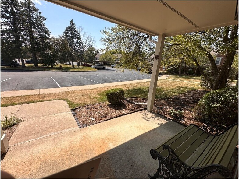 Building Photo - 1642 Emerson Cir