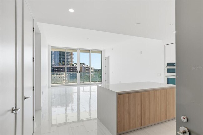 Building Photo - 400 Central Ave