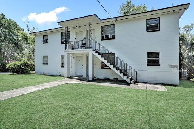 Building Photo - 5634 Astor Pl