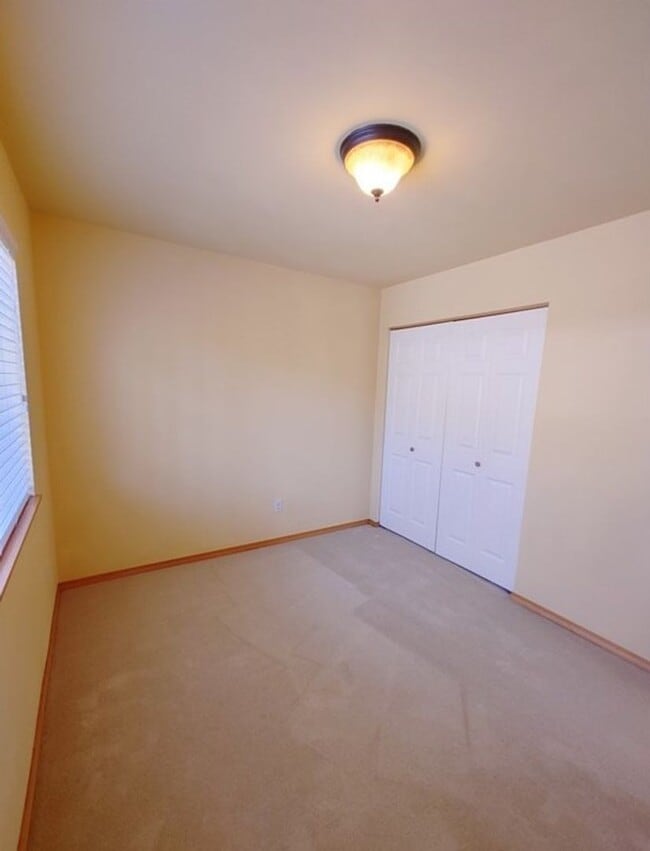 Building Photo - 210 Sage Brook Ln