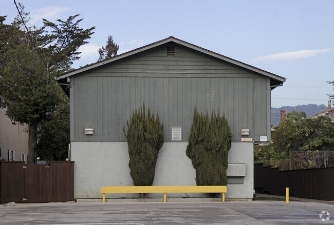 Building Photo - 3302 Brookdale Ave