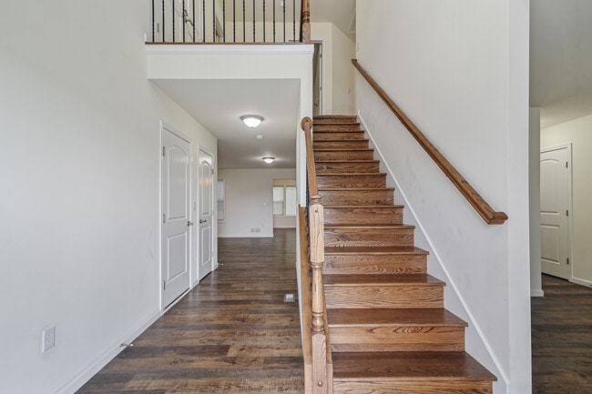 Building Photo - 164 River Cliff Cir