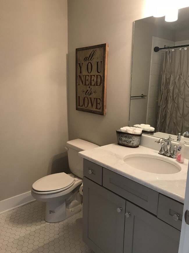 Building Photo - Great house in The Nations!