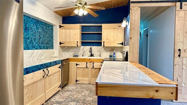 Building Photo - 3051 SW 13th Ct