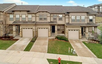 Building Photo - 2018 Stoneleigh Dr S