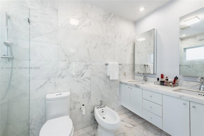 Building Photo - 829 Malaga Ave