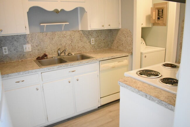 Building Photo - 3230 Pearl St