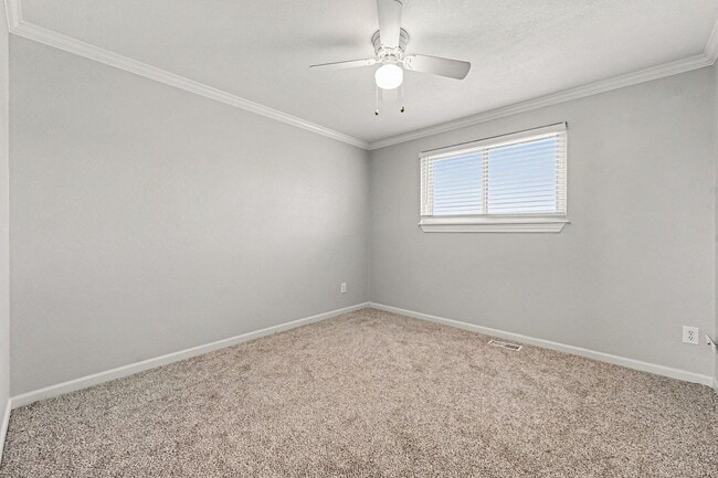 Building Photo - Exceptional and spacious three bedroom, two bath home in Thornton.