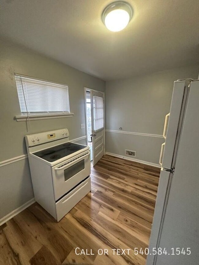 Building Photo - 517 S Maple St