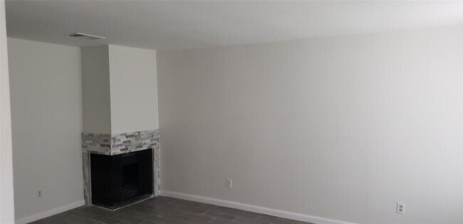 Building Photo - 2379 Briarwest Blvd