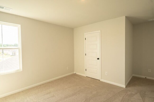 Building Photo - 142 Geranium Wy