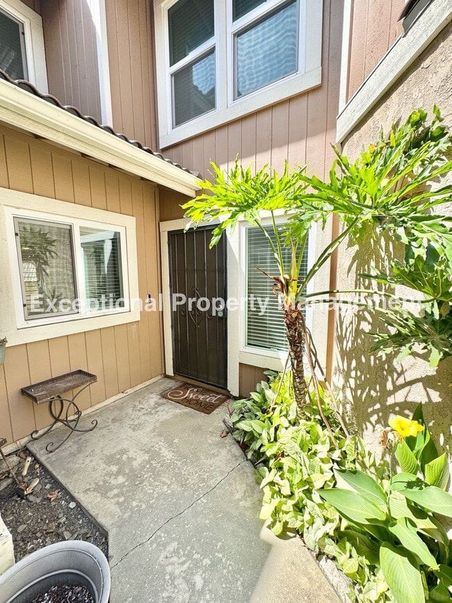 Building Photo - 8419 Cedarwood Ln