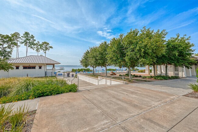 Building Photo - 18118 Van Berkel Ln