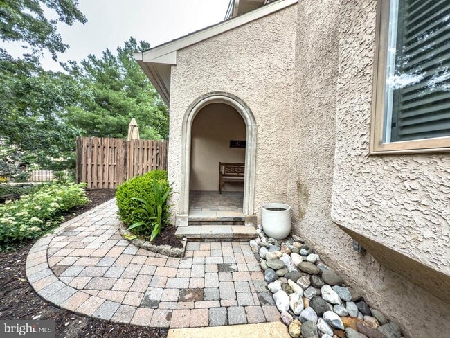Building Photo - 42 Greythorne Woods Cir
