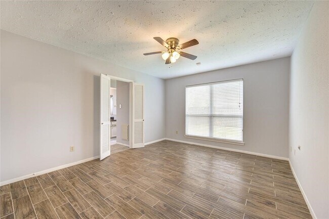 Building Photo - 2950 Jenny Dr