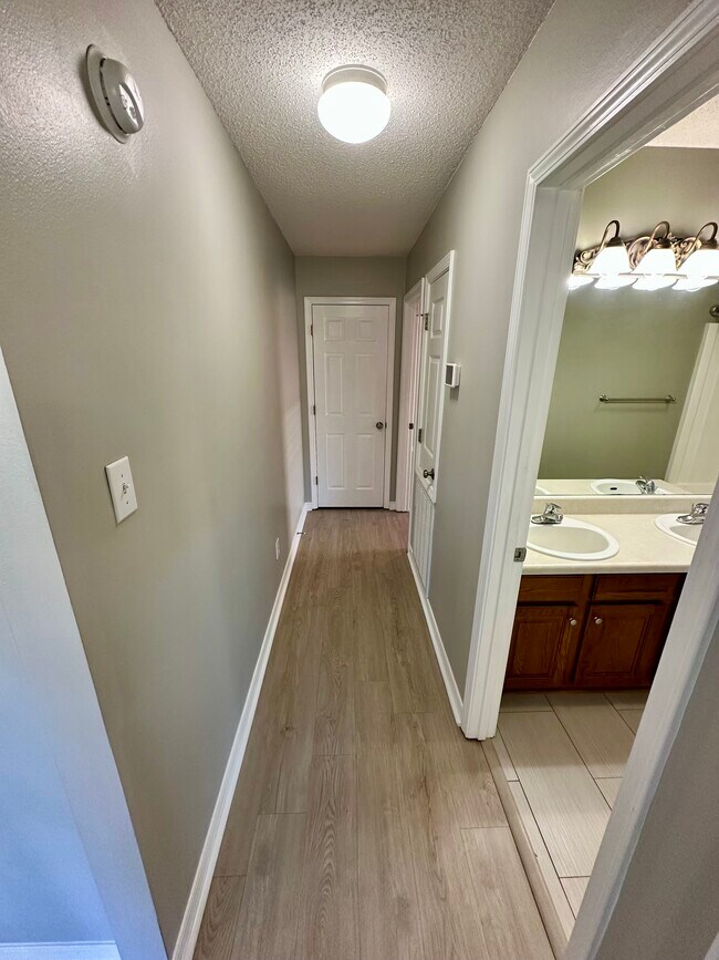 Building Photo - 27094 Stratford Glen Dr