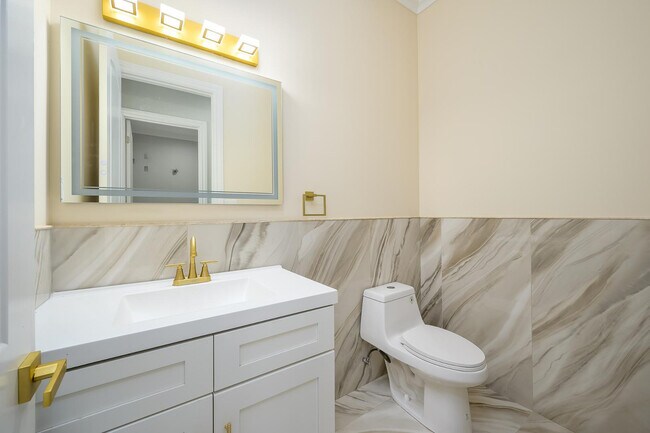 Building Photo - 6729 N 13th St