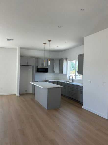 Building Photo - 9751 E Ave Q